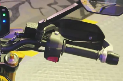 Apache RTR 310 Switchgear (Right)