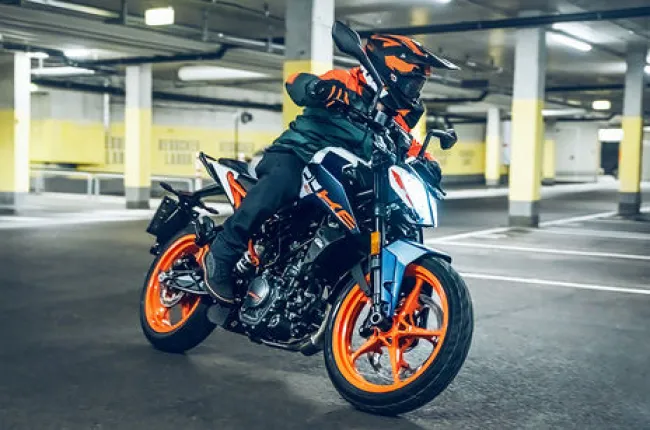 160 Duke Riding: Front Right Quarter View