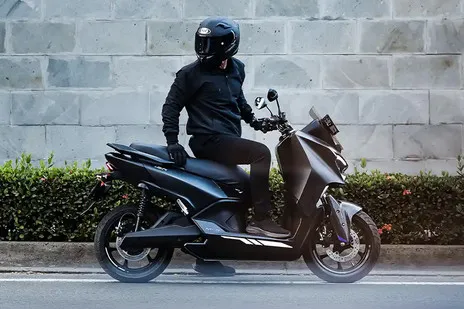 Riding: Side Profile (Right) View