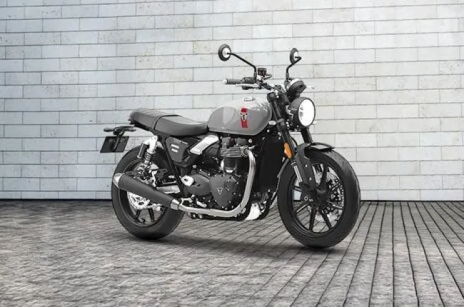 Speed Twin 900 Front Right Quarter View