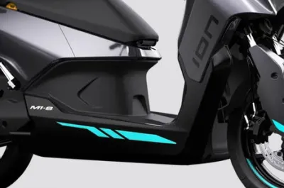 M1-S Electric Maxi-Scooter Floorboard