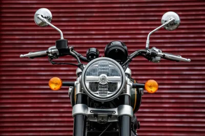 Super Meteor 650 Front Indicator View