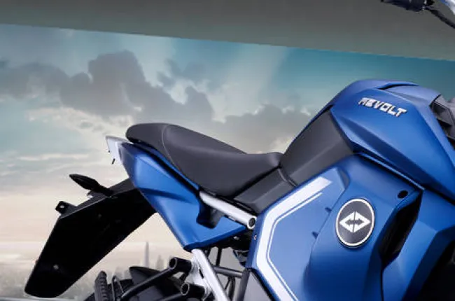 RV400 BRZ Seat