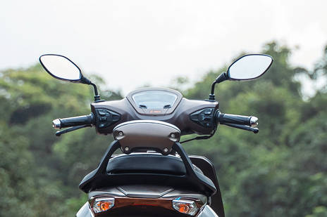 九十九 Vespa ZX Price, Mileage, Weight, Images