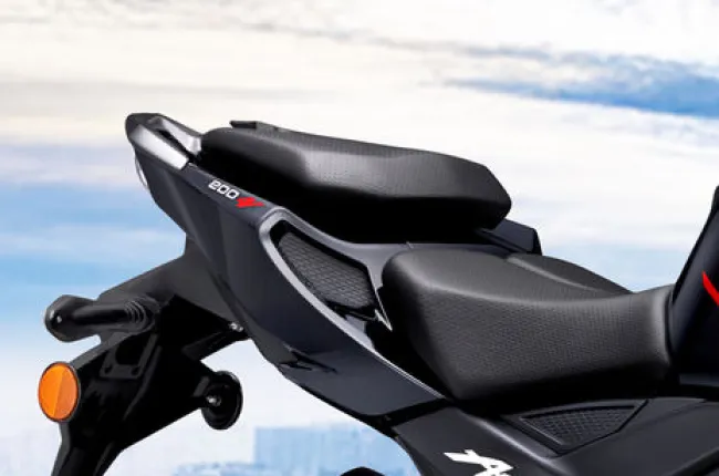 Apache RTR 200 4V Seat