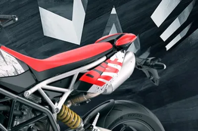 Hypermotard 950 Model Badge