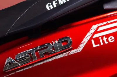 Astrid Lite Model Badge