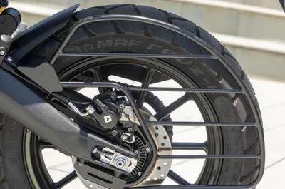 Scrambler 400 X Saree Guard