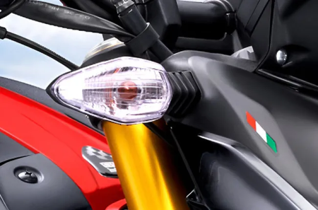 Apache RTR 200 4V Indicator (Front)