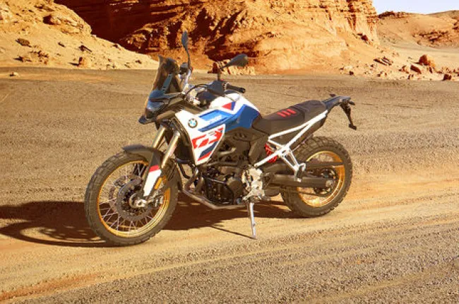 F 900 GS Front Left Quarter View