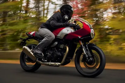 Thruxton 400 Riding: Side Profile (Right) View