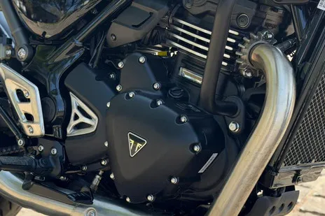 Engine (Right)