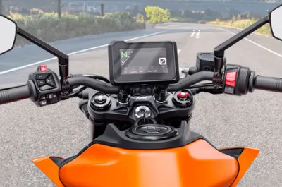390 Duke R Console View