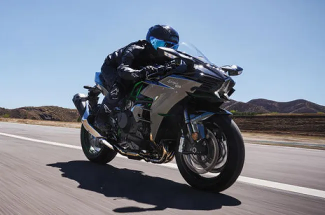 2027 Ninja H2 Riding: Front Right Quarter View