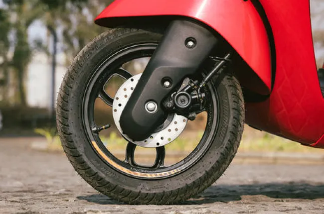 Chetak C2501 Front Wheel