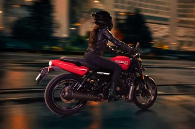 X440 T Riding: Rear Right Three Quarter View