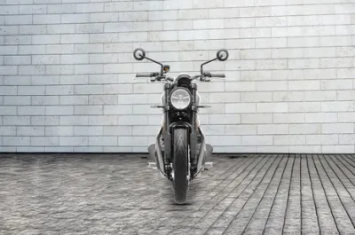 Speed Twin 900 Front View
