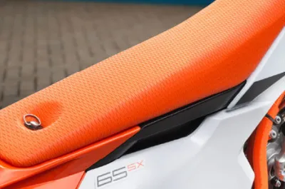 65 SX Seat