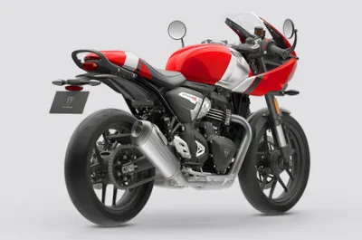 Thruxton 400 Rear Right Three Quarter View