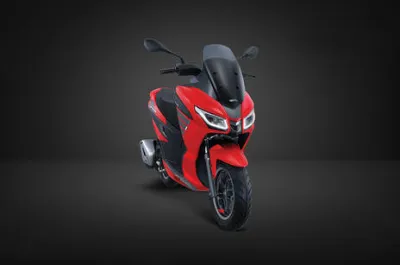 SXR 125 Front Right Quarter View