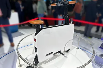 Motocompacto Rear Right Three Quarter View