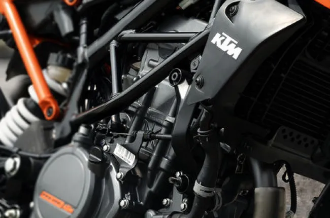 200 Duke Engine (Right)