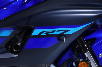 R7 Model Badge