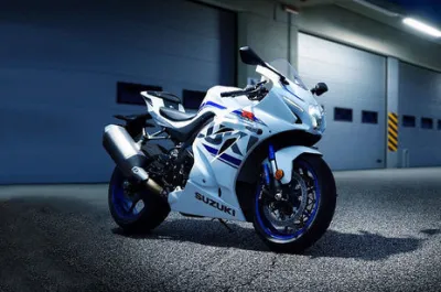 GSX R1000R Front Right Quarter View
