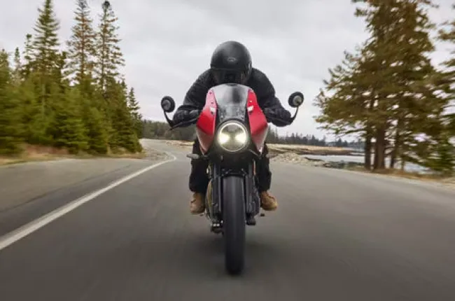Thruxton 400 Riding: Front View