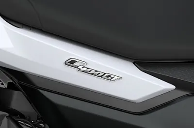 C 400 GT Model Badge
