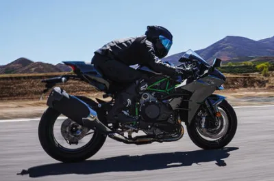 2027 Ninja H2 Riding: Side Profile (Right) View