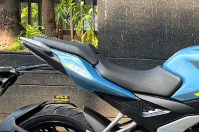 Pulsar N160 Seat