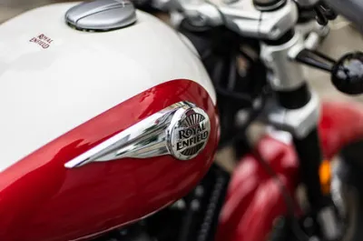 Super Meteor 650 Brand Logo & Name