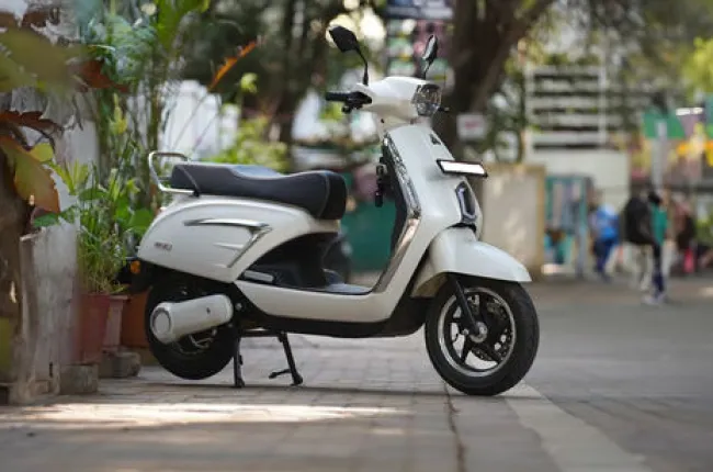 Jeet X Front Right Quarter View
